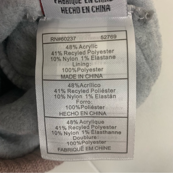 NWT Reebok 2-Piece Logo Set Knit Fringe Scarf and Pom Pom Beanie Gray Mauve - Picture 8 of 12